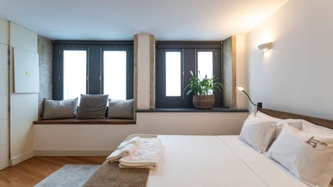 Relax in comfort and style with beautiful natural light and cozy spaces. Your perfect getaway starts here.
#CozyStay #HomeAwayFromHome