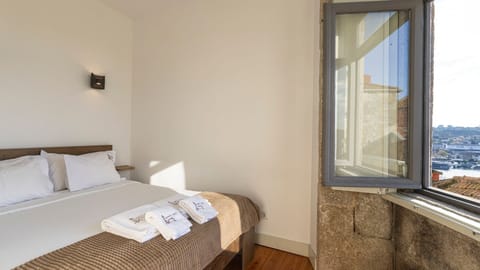 Relax in this cozy T0 studio with a comfortable double bed and charming stone details—perfect for a peaceful and stylish stay. 
#VacationRental #CozyStay #StoneDetails #HomeAwayFromHome