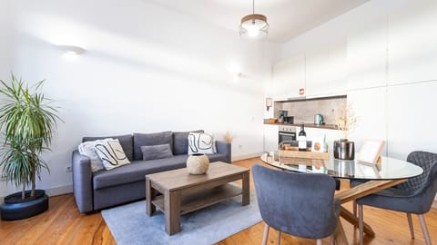 Charming T0 studio with a cozy kitchenette, inviting living area, and dining space—everything you need for a comfortable and stylish stay. 
#VacationRental #CozyStudio #MinimalistLiving #HomeAwayFromHome
