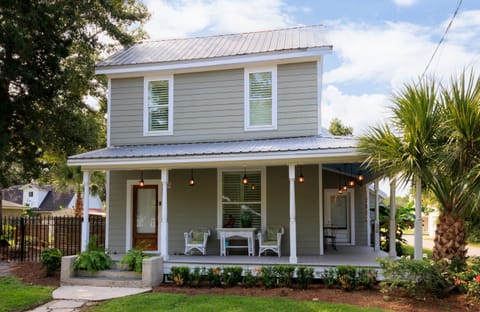 The Porter House - in the heart of Ocean Springs! Walk to downtown!