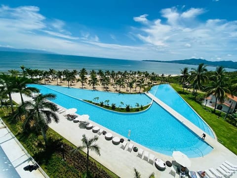 What an amazing pool!