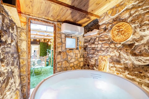 Indoor spa tub