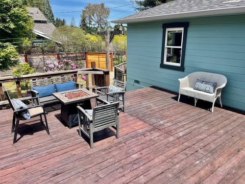 Common deck with fire pit, BBQ and seating.
