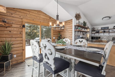 From kitchen to table, enjoy effortless gatherings filled with warmth and joy.