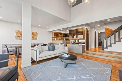 Silver Belle 1117: Main Living Room with Open Concept