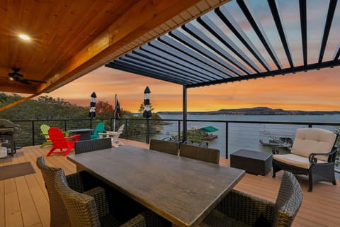 Perfect location on the Peninsula!