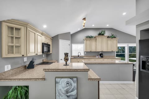 Invite yourself to the kitchen for a snack!