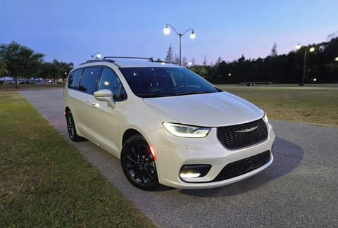 2021 Chrysler minivan available through Turo—spacious