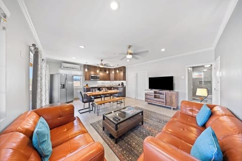 Landslake F3 · New 2BR 1BA condo with Pool (255)