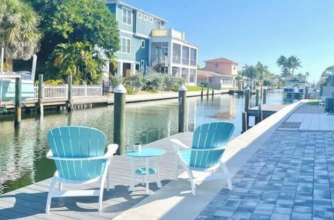 Canal View - Paradise Living