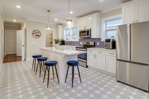 Kitchen | Cooking Basics | Toaster Oven | Island w/ Seating