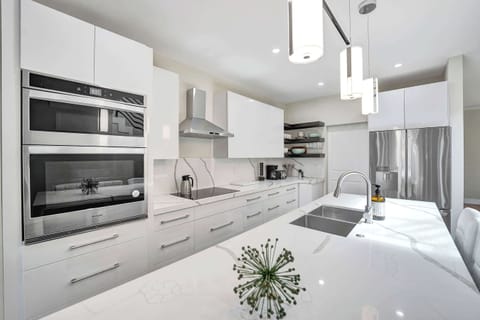 Fully equipped chef's kitchen with top-of-the-line stainless-steel appliances, perfect for cooking at any skill level.