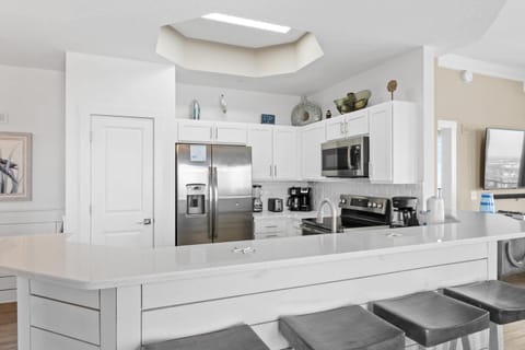 Kitchen with Breakfast Bar