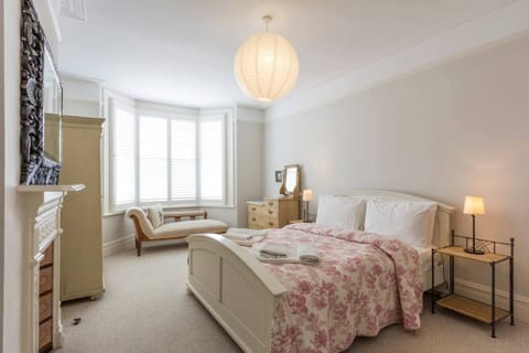 King Size Bedroom with en suite shower room