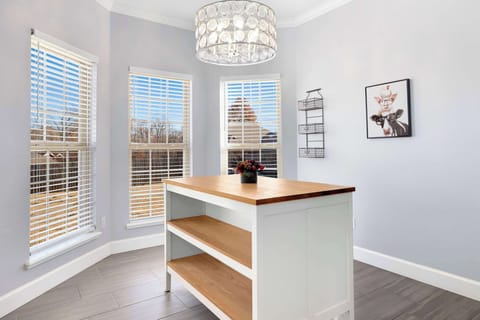 Additional seating at the island!