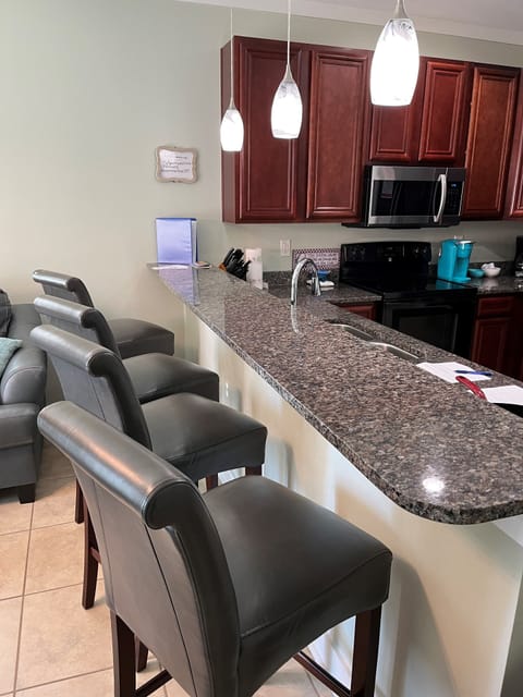 Kitchen snack bar with seating for 4 