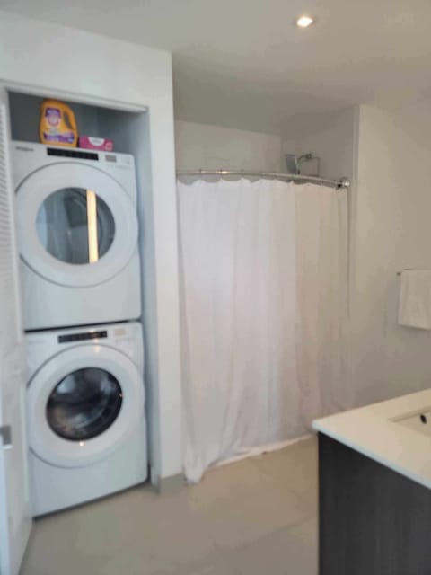 Washroom includes:

-Shower. No Tub. Washer/Dryer. -