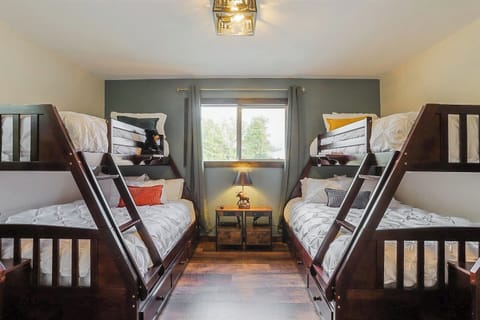 - Room darkening curtains  - 2 Twin over Full bunk beds - Premium mattress  - Premium bedding  - Premium mattress and pillow protectors  - USB and outlet Charging Station on nightstands - Throw blankets - Throw pillows - Mountain decor