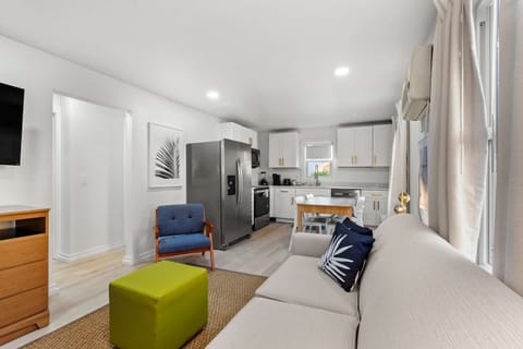 Spacios living area with Smart TV & full kitchen.  Includes dining table with seating for 4