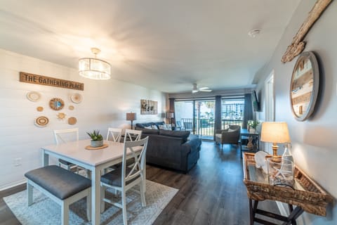 Welcome to 'Sea-Renity'
Edgewater Villa 612!