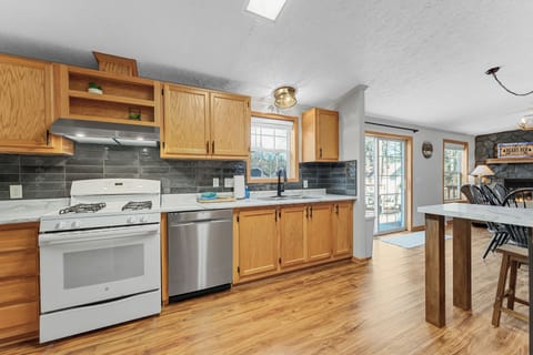 Kitchen with Full Size Appliances Including Dishwasher, as well as Keurig, Drip Coffee Maker, French Press, Espresso Maker, K-Cups, Electric Kettle, Blender, Toasters
