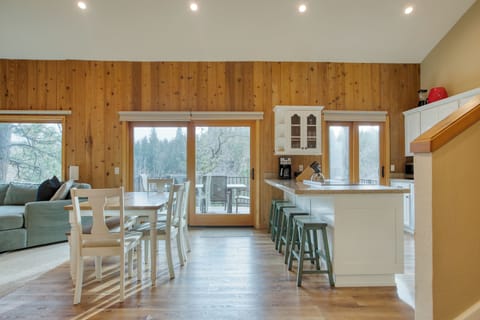 Shared space, shared moments

