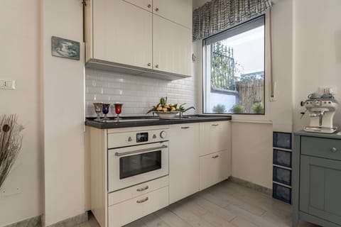 Autumn, Kitchen, Living Room, Spring, Summer