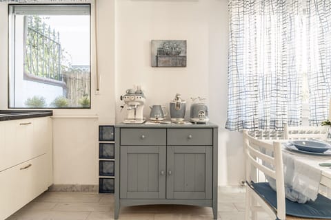 Autumn, Kitchen, Living Room, Spring, Summer