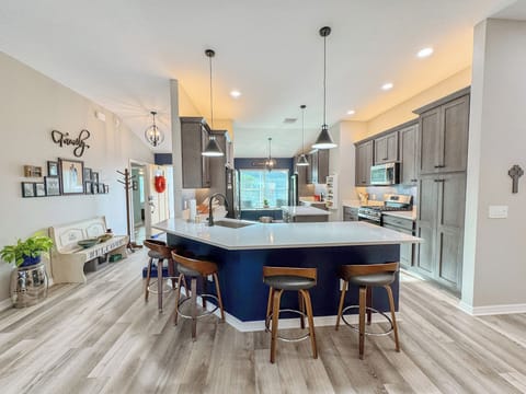 Large spacious kitchen with seating for 4