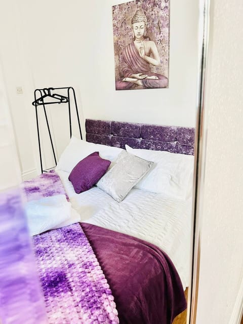 Purple room bed pic
