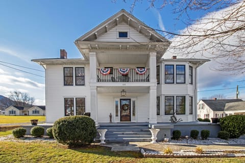 Front Exterior View 