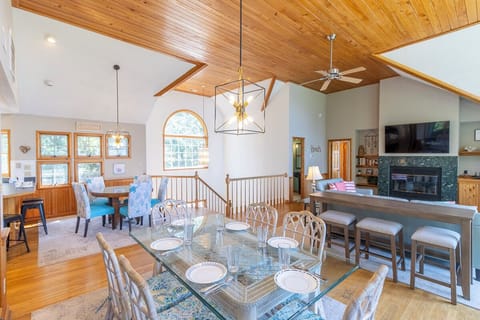 Top Level Dining Area