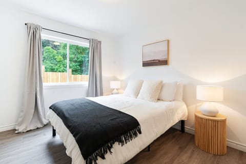 You’ll feel enveloped in warmth in this charming room with its rich wood accents and inviting bed. Wake up refreshed, surrounded by rustic coziness, and enjoy the perfect mix of comfort and natural vibes