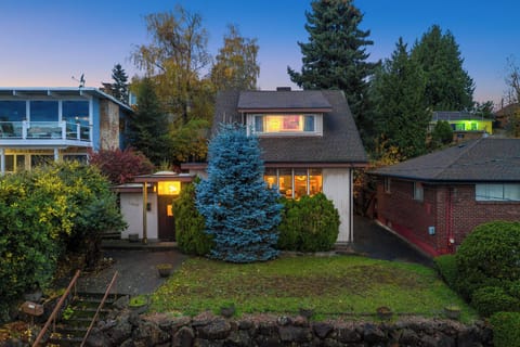 Charming 100-year-old historic home with lake Washington view