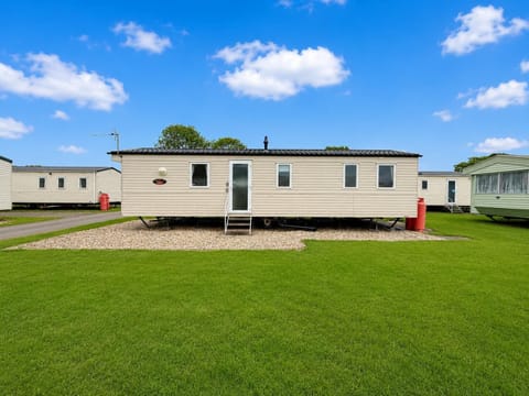 This spacious caravan holiday retreat sleeps the whole family in style, with everything you need close by.