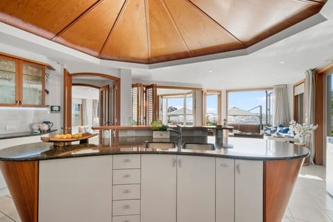 Fully-equipped kitchen