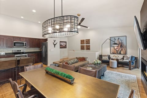 Open concept living, dining, kithcen