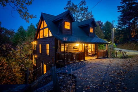 A cozy retreat nestled in the heart of the mountains—your perfect getaway awaits