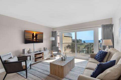 Spacious living room