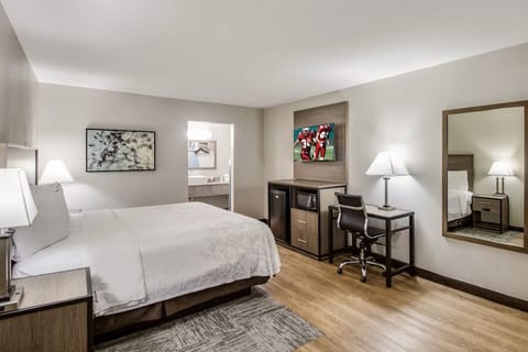 Unit with 1 King bed. Exact unit will be assigned upon arrival. Views, colors, and decor may vary.