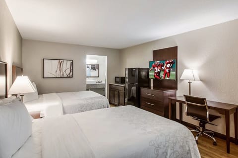 Unit with 2 Full beds. Exact unit will be assigned upon arrival. Views, colors, and decor may vary.