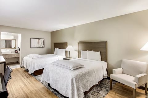 Unit with 2 Full beds. Exact unit will be assigned upon arrival. Views, colors, and decor may vary.