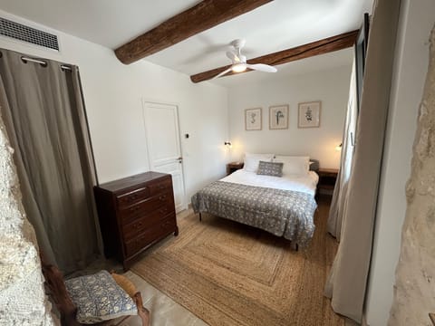 Downstairs bedroom (160cm bed)