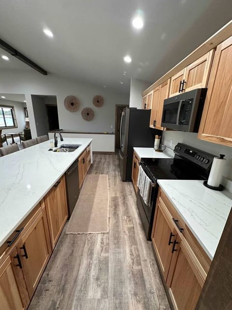 Fully stocked kitchen with new appliances and dishwasher