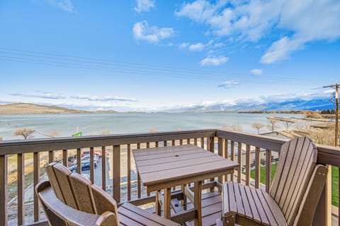 Polson Vacation Rental | 2BR | 2.5BA | 2,000 Sq Ft | 1 Step to Enter