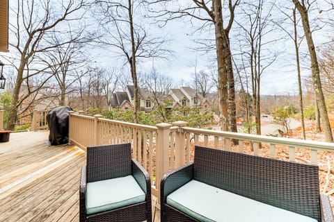 Lake Harmony Vacation Rental | 5BR | 3.5BA | Stairs Required | 2,375 Sq Ft