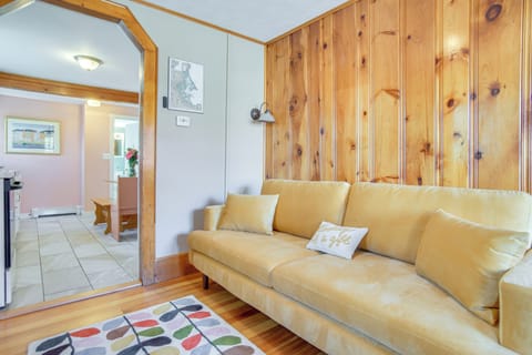 Kingston Vacation Rental | 2BR | 1BA | 500 Sq Ft | Steps Required to Enter