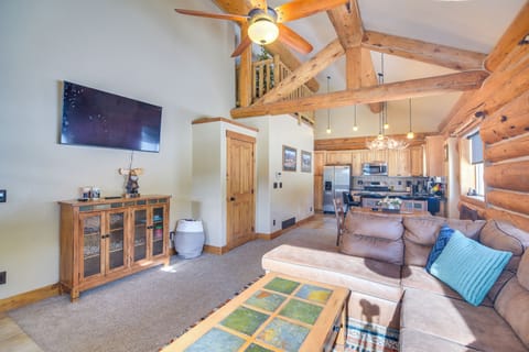 Living Room | Main Floor | Smart TV | Free WiFi | Central Heating