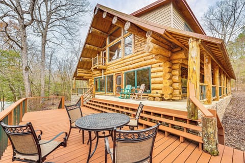 Murfreesboro Vacation Rental | 3BR | 3BA | 3,500 Sq Ft | 1 Step Required