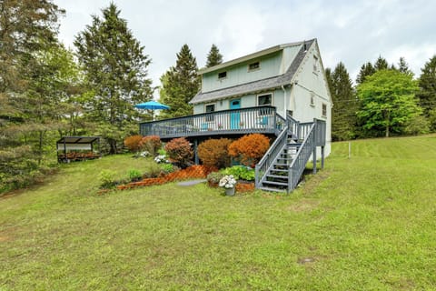 Denver Vacation Rental | 3BR | 2BA | 936 Sq Ft | Stairs Required